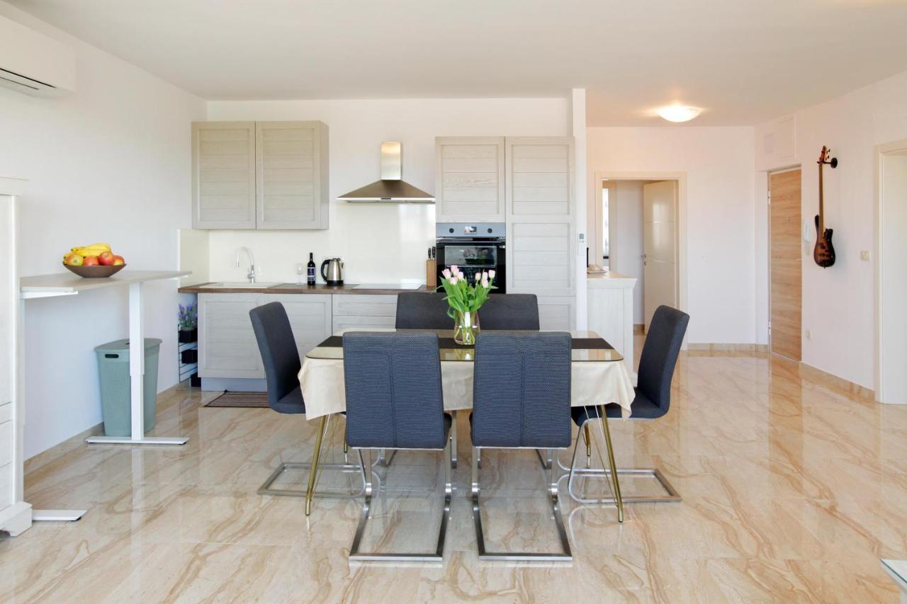 Modern 2-Bed Apt, Late Check In Available Сплит Екстериор снимка