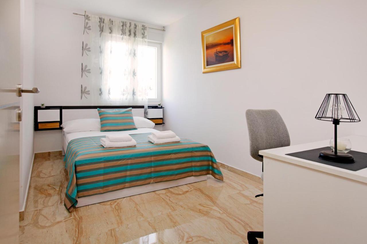 Modern 2-Bed Apt, Late Check In Available Сплит Екстериор снимка