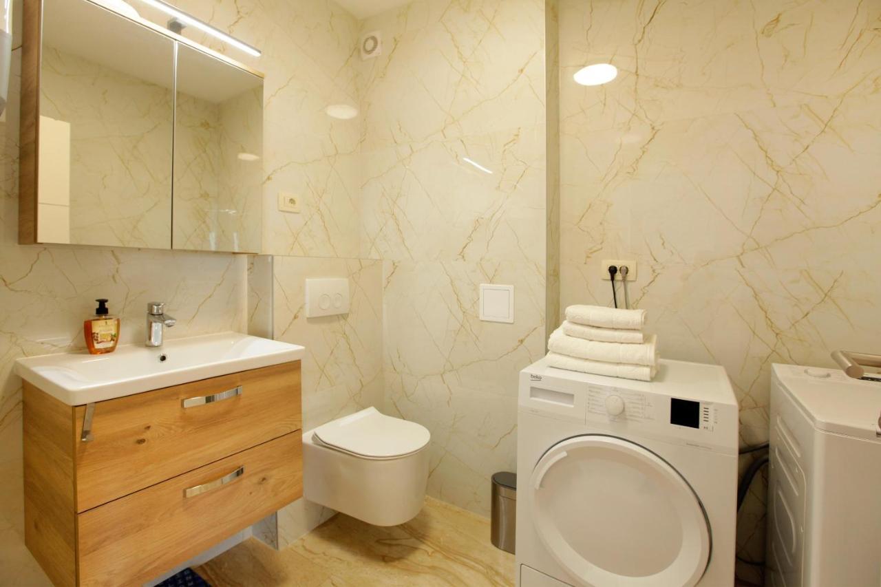 Modern 2-Bed Apt, Late Check In Available Сплит Екстериор снимка