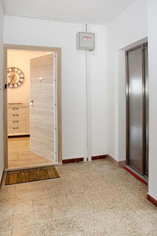 Modern 2-Bed Apt, Late Check In Available Сплит Екстериор снимка