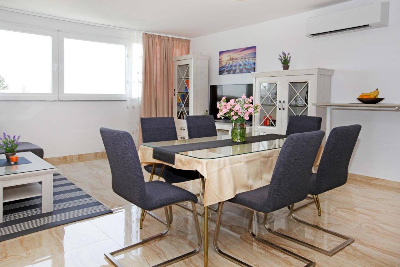 Modern 2-Bed Apt, Late Check In Available Сплит Екстериор снимка