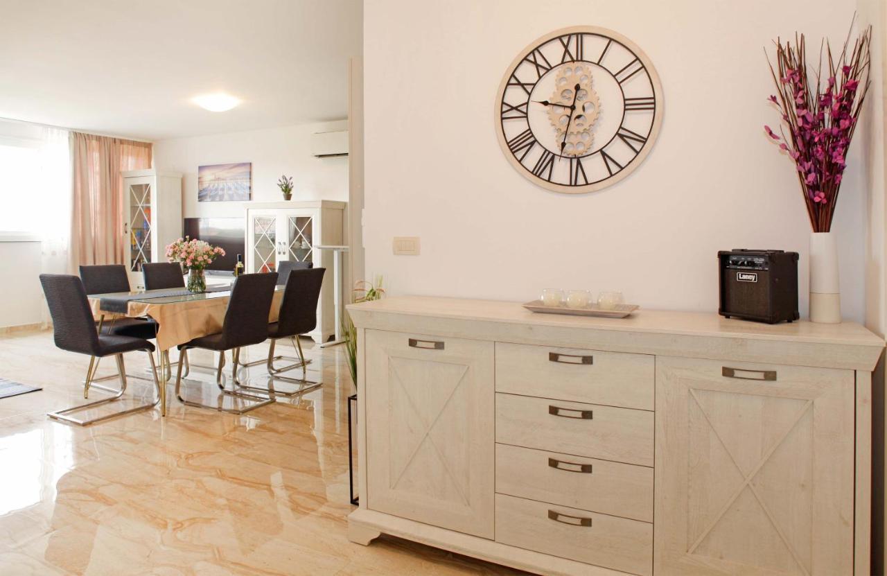 Modern 2-Bed Apt, Late Check In Available Сплит Екстериор снимка
