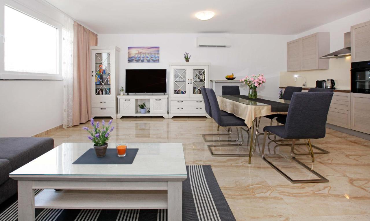 Modern 2-Bed Apt, Late Check In Available Сплит Екстериор снимка