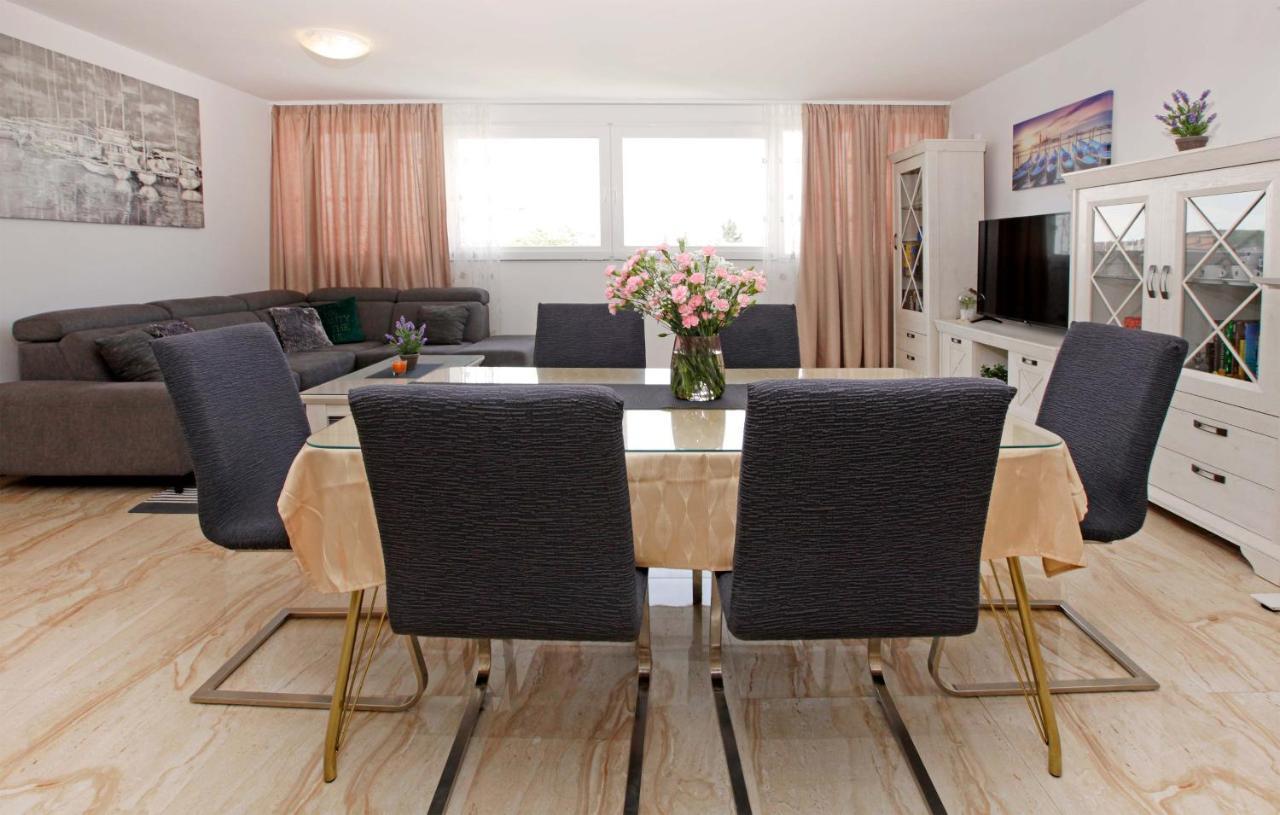 Modern 2-Bed Apt, Late Check In Available Сплит Екстериор снимка