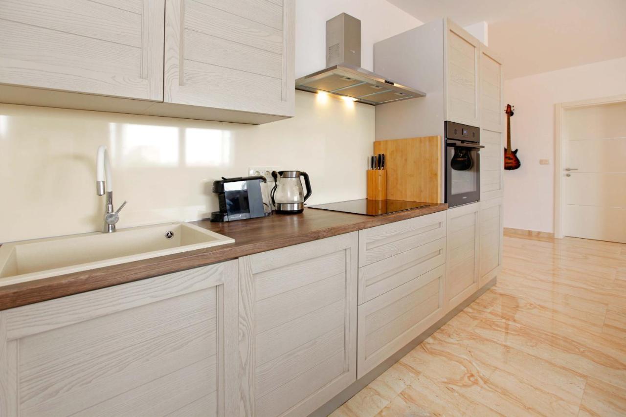 Modern 2-Bed Apt, Late Check In Available Сплит Екстериор снимка